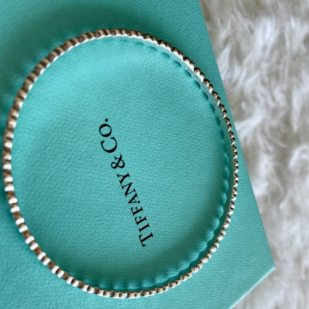 Tiffany and Co. Picasso Crown of Hearts Bangle - Picture 9 of 9